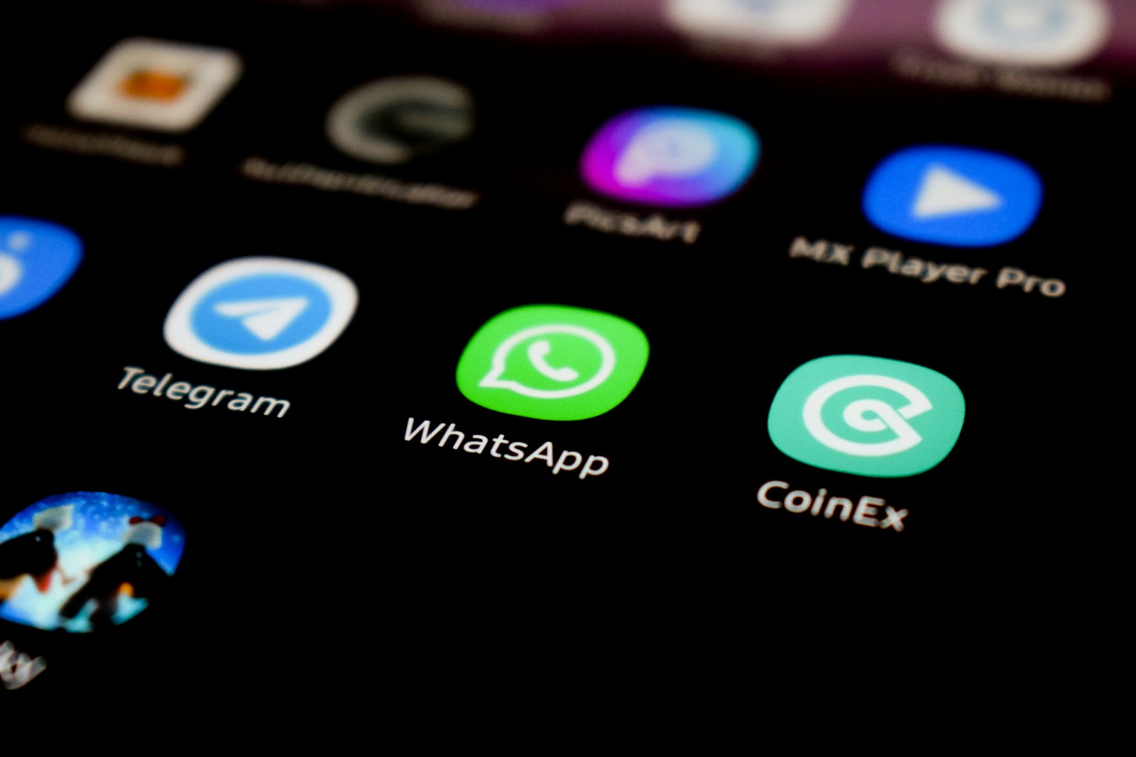 Tela de celular aberta no WhatsApp